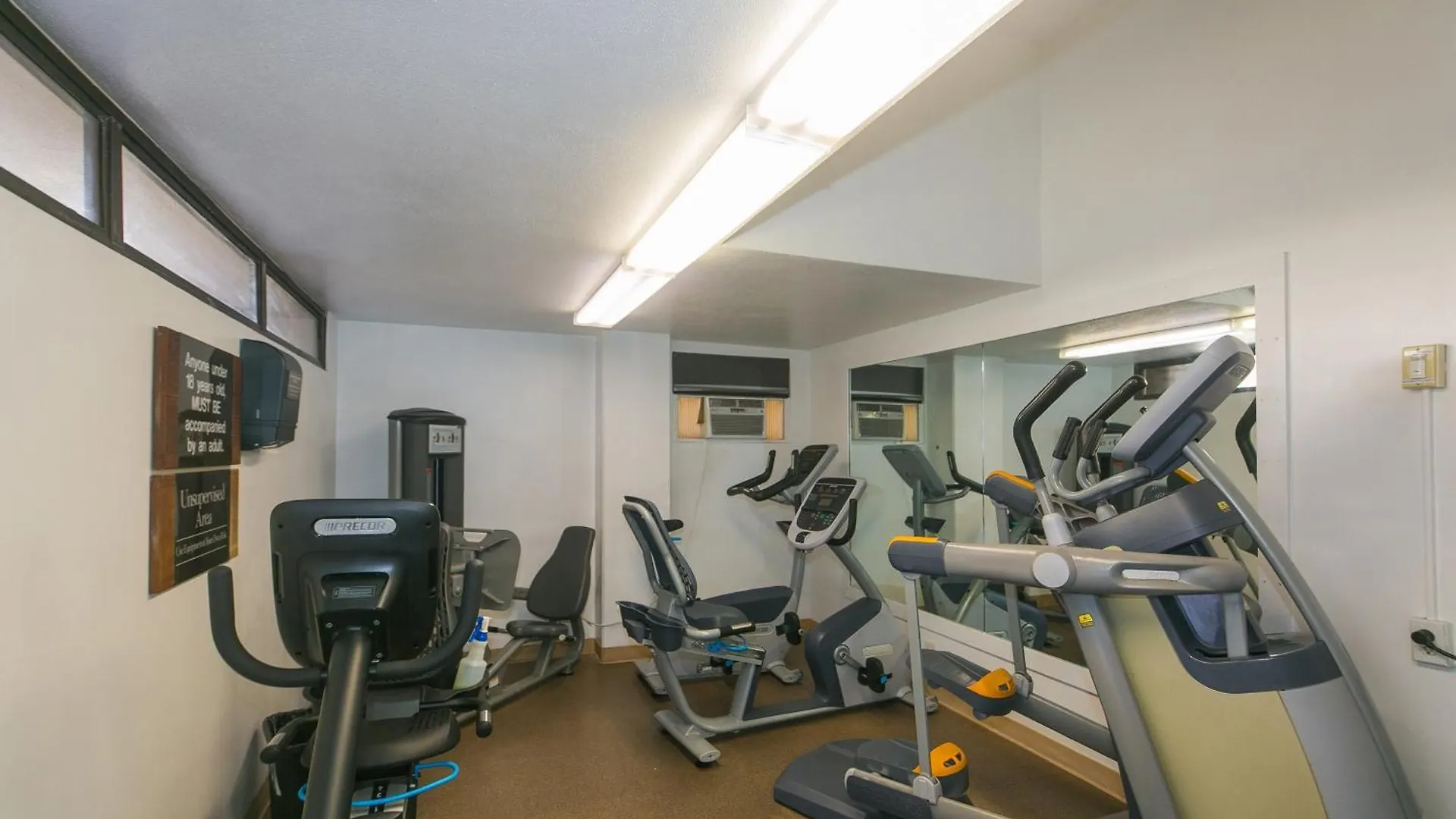 One Bedroom Condos With Lanai Near Ala Wai Harbor - Perfect For 2 Guests Χονολουλού